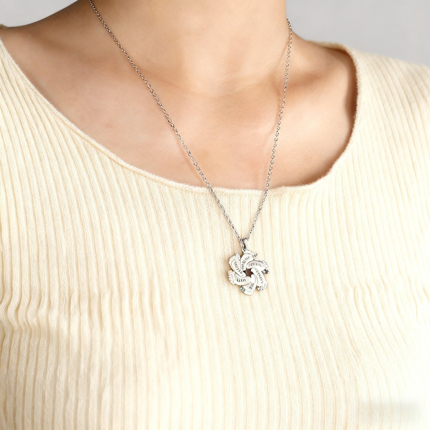 Collarbone wearing effect of brass engraved baby footprint birthstone necklace with plain inner wear