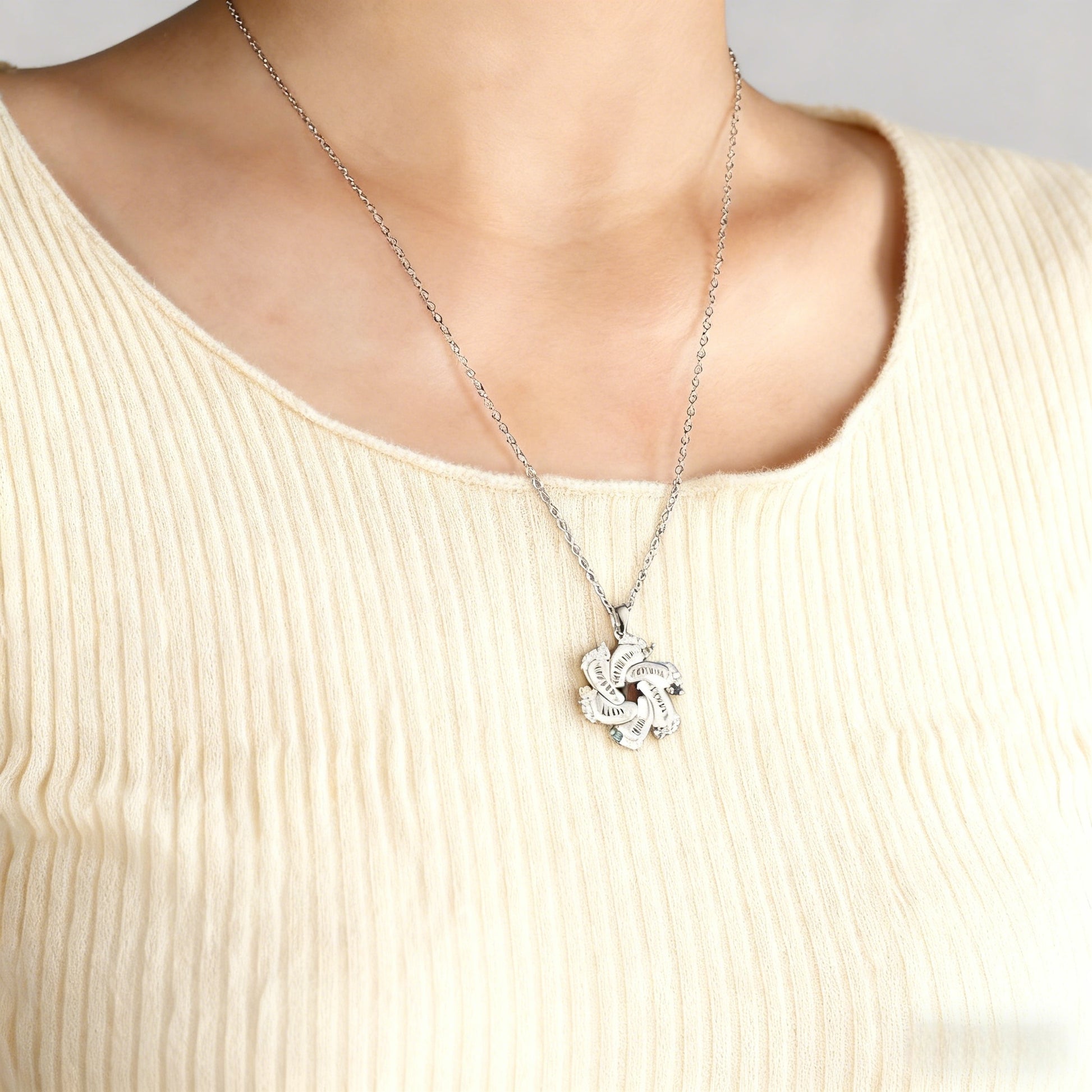 Collarbone wearing effect of brass engraved baby footprint birthstone necklace with plain inner wear